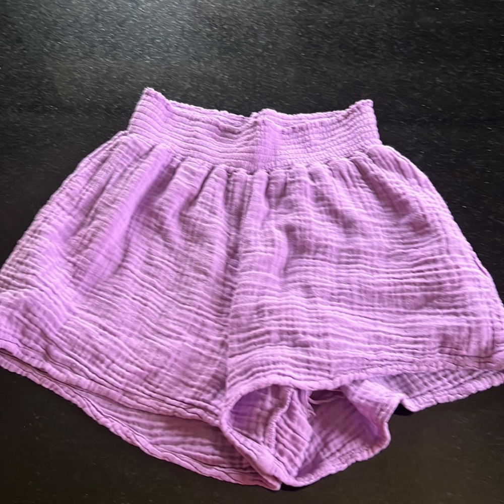 Michael stars Los Angeles purple, ruffled, high rise shorts (size XS)
